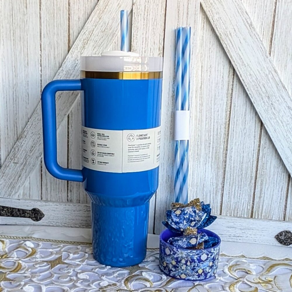 Stanley 2023 Holiday Exclusive ARCTIC TWIST 40oz Tumbler BNWT + Custom Bow/Boot - Picture 4 of 6